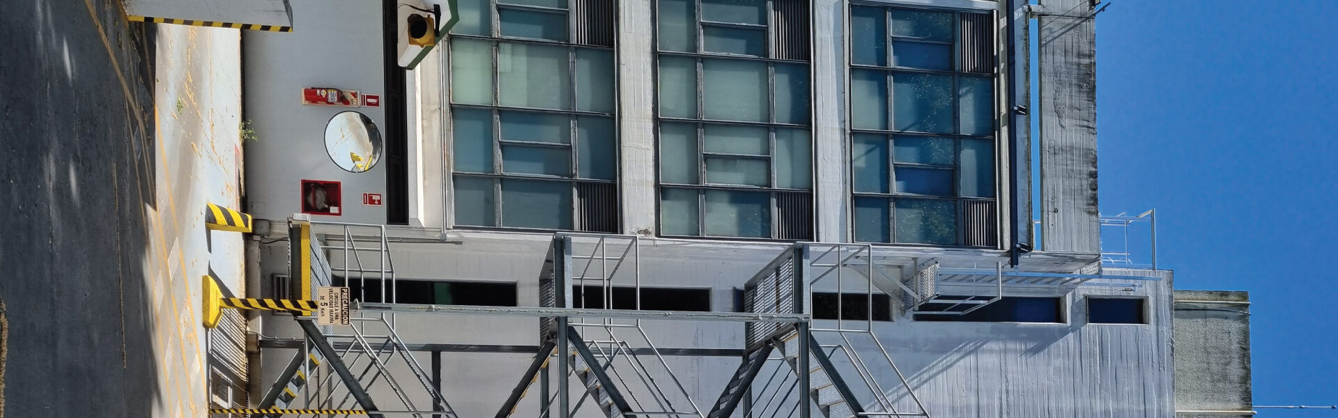 How Thick Should Glass Balustrade Be?
