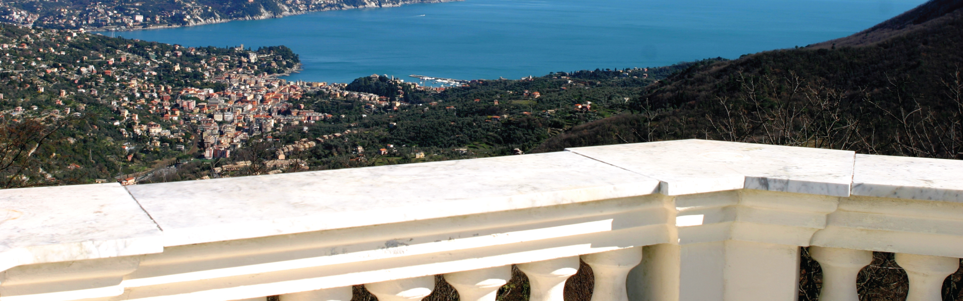 What is the standard height for balustrade?