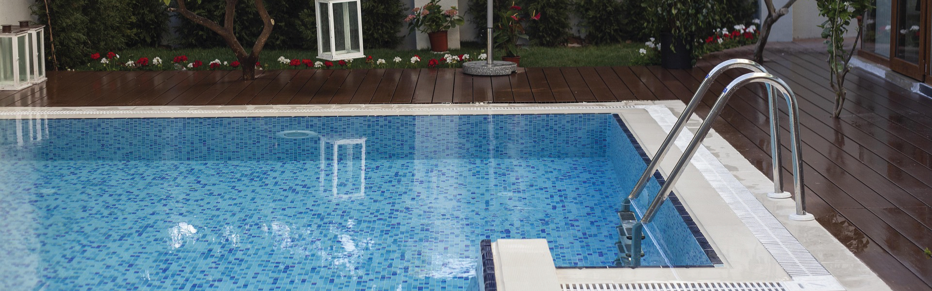Pool hand rail